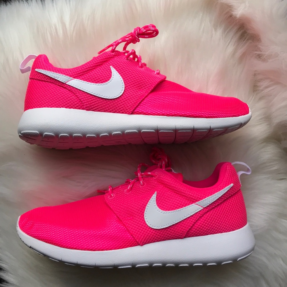 ❗️SALE NIKE ROSHE ONE WOMENS PINK SHOES - Picture 2 of 7
